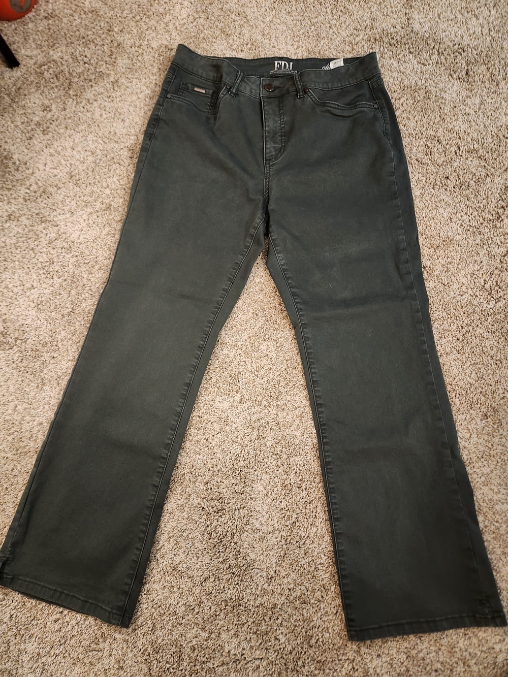 FDJ Olivia-style Women’s  Bootcut Jeans in Forest Green. Size 12